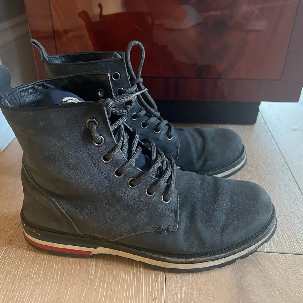 Men’s authentic Moncler Navy Blue Suede Boots, size 43 - Picture 3 of 13
